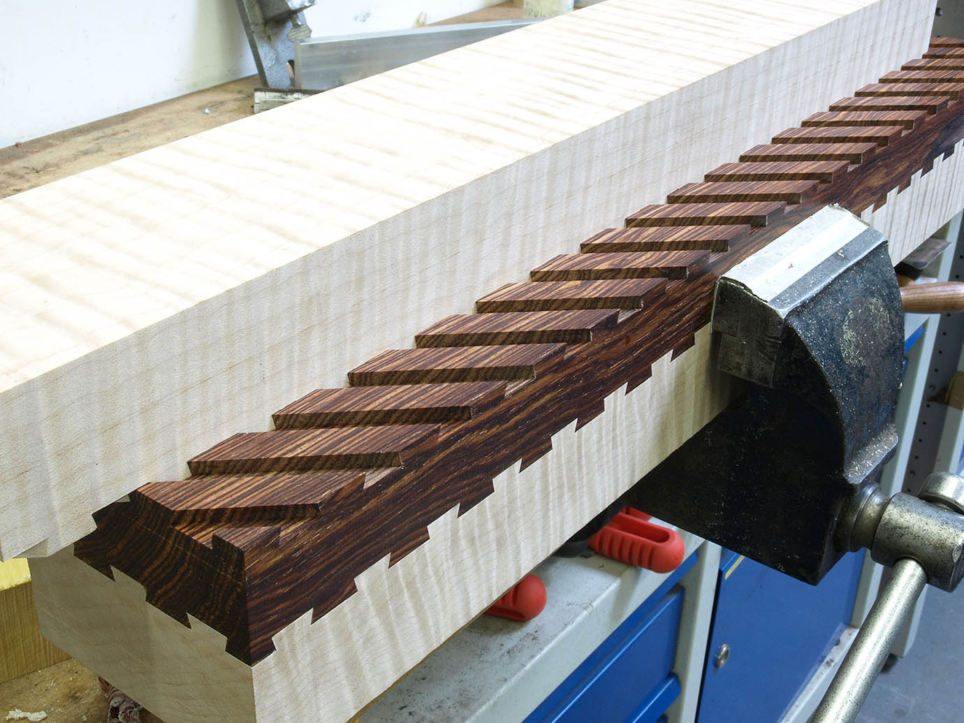 T21 Fitting dovetails.